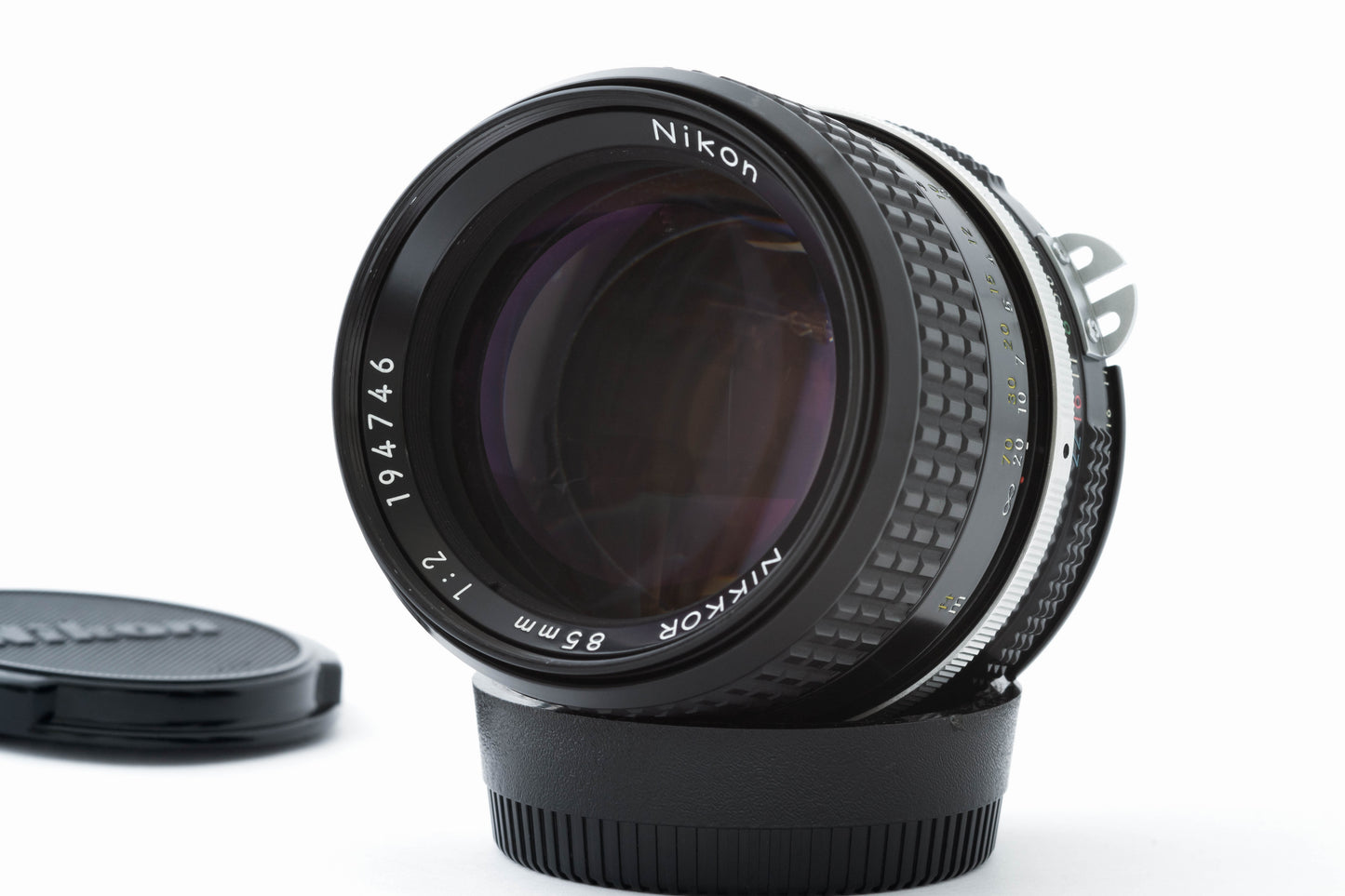 AA22 Nikon Ai-s Nikkor 85mm f/2 MF portrait Lens