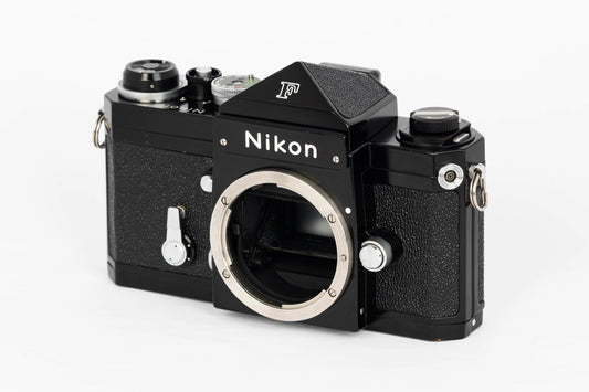 AA17 Nikon F Eye Level Black 35mm SLR Film Camera
